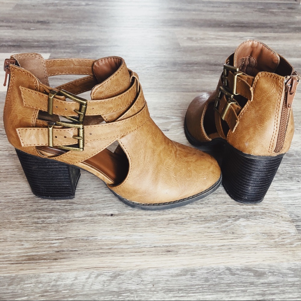 Cut-out Ankle Boots